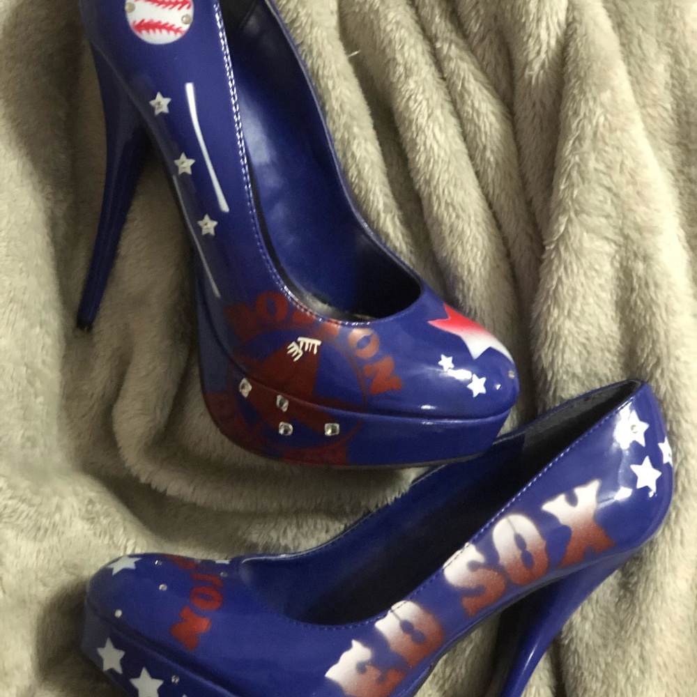 CUSTOM RED SOX AIRBRUSH/Bedazzled HEELS